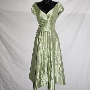 Light green v neck Flattering prom formal dress gown